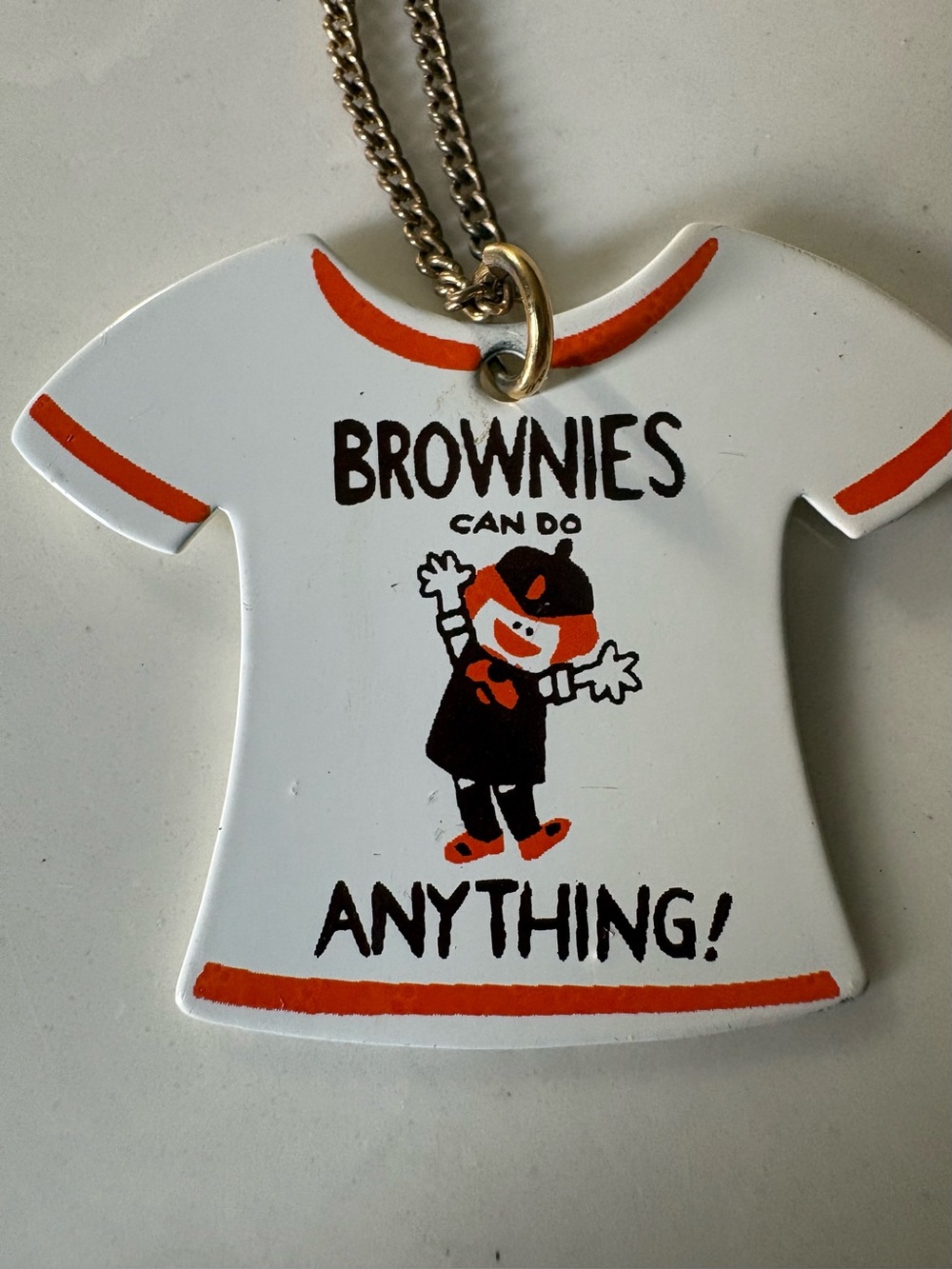 Vintage 1980’s Brownies Can Do Anything! Kids White & Orange T-Shirt Necklace